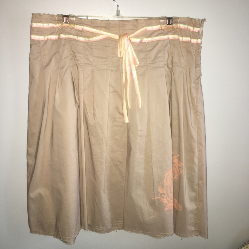 Knee-length skirt